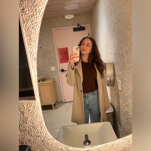 Meet your Posher, Janelle - Picture 5 of 5